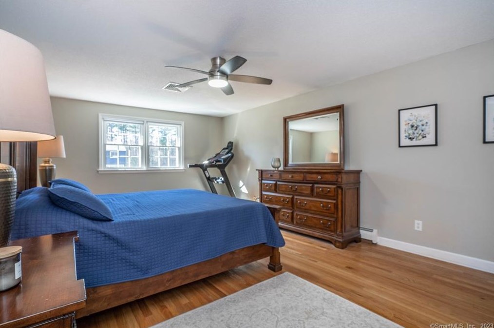 6 Hampshire Ln, Simsbury CT  06070-1224 exterior