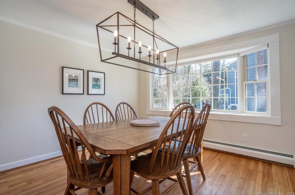6 Hampshire Ln, Simsbury CT  06070-1224 exterior