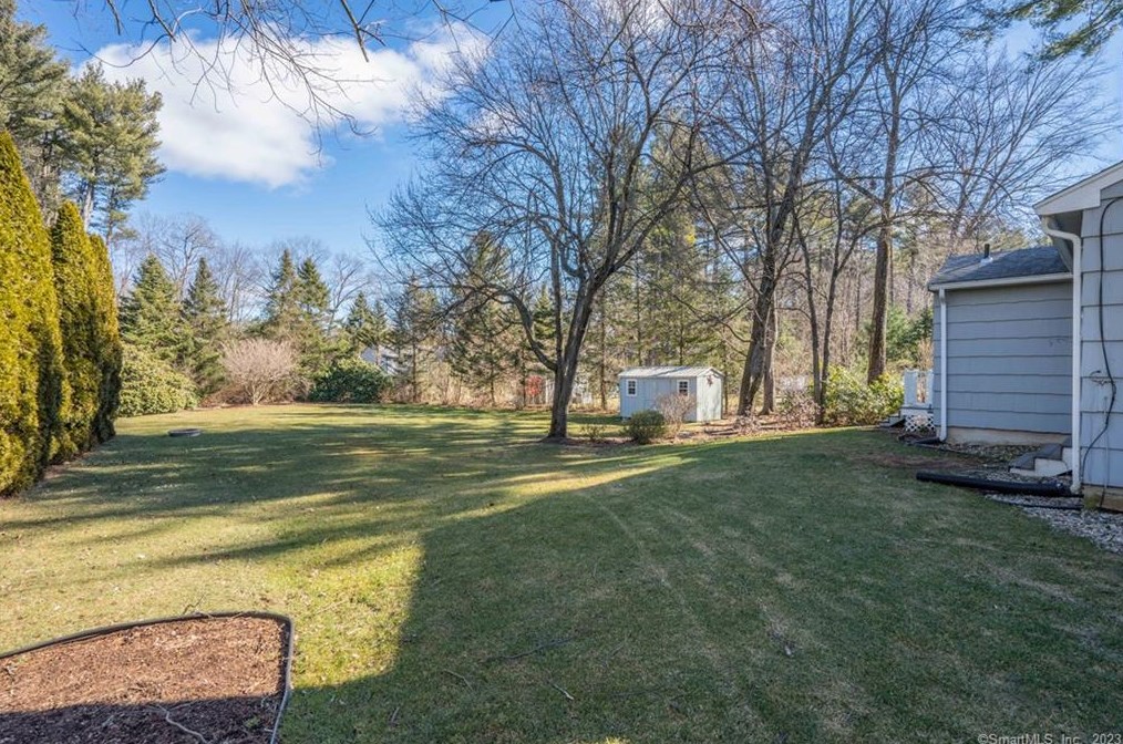 6 Hampshire Ln, Simsbury CT  06070-1224 exterior