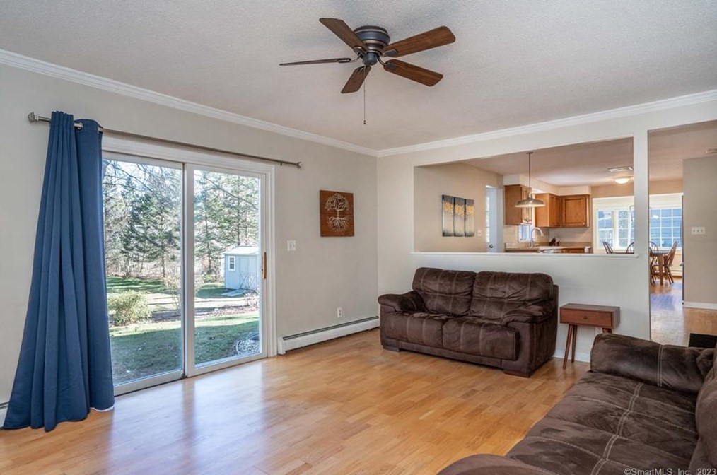 6 Hampshire Ln, Simsbury CT  06070-1224 exterior