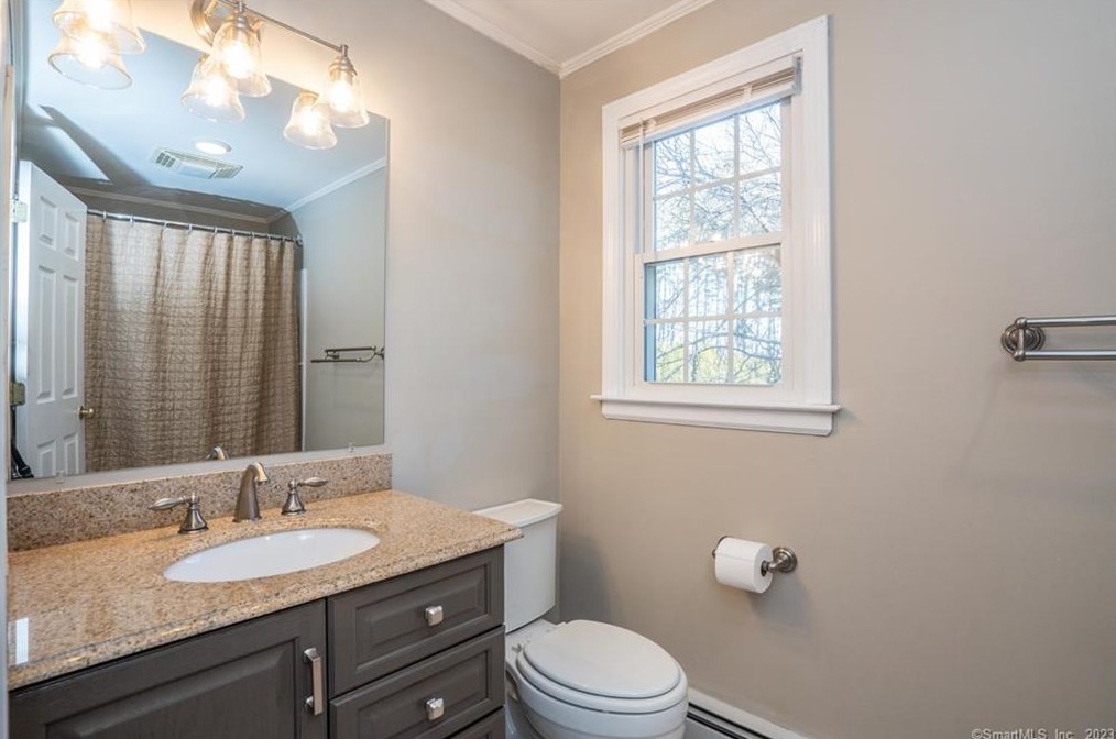 6 Hampshire Ln, Simsbury CT  06070-1224 exterior
