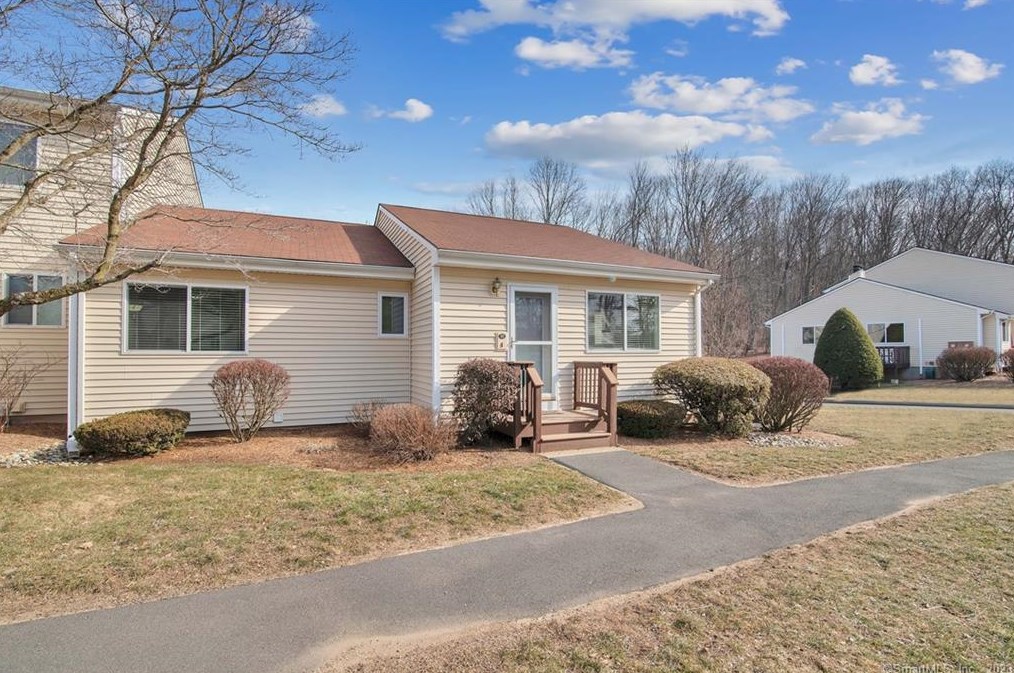 10 Stone Pond Rd, Tolland, CT 06084-3539