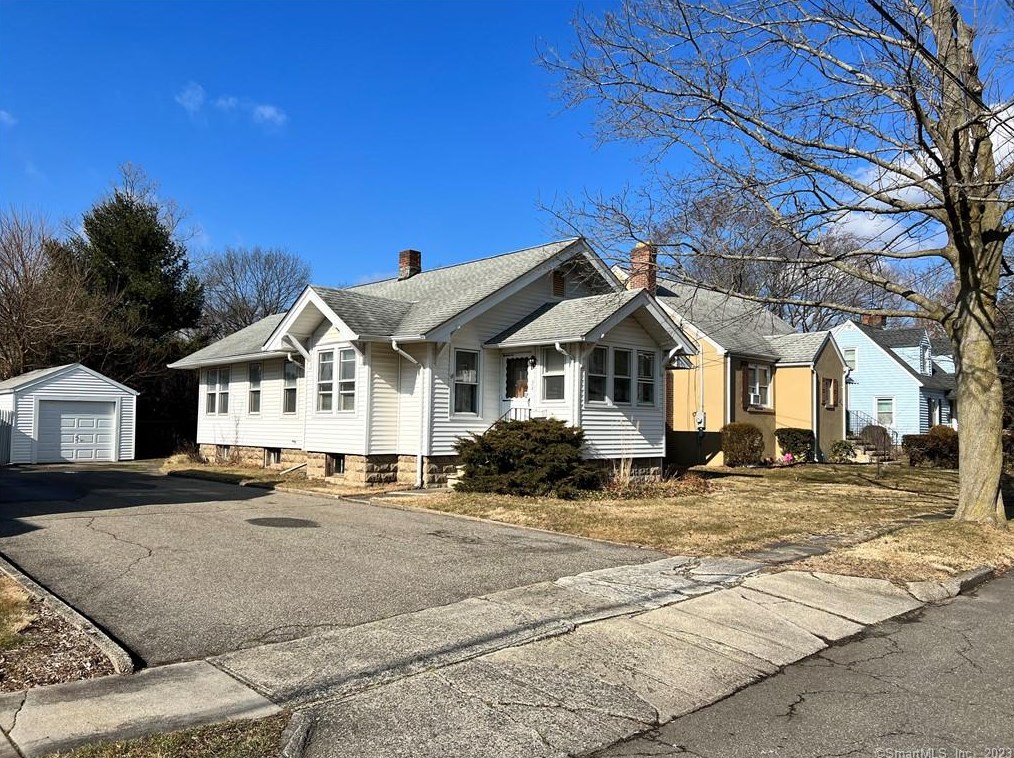 24 Roswell St, Milford, CT 06460