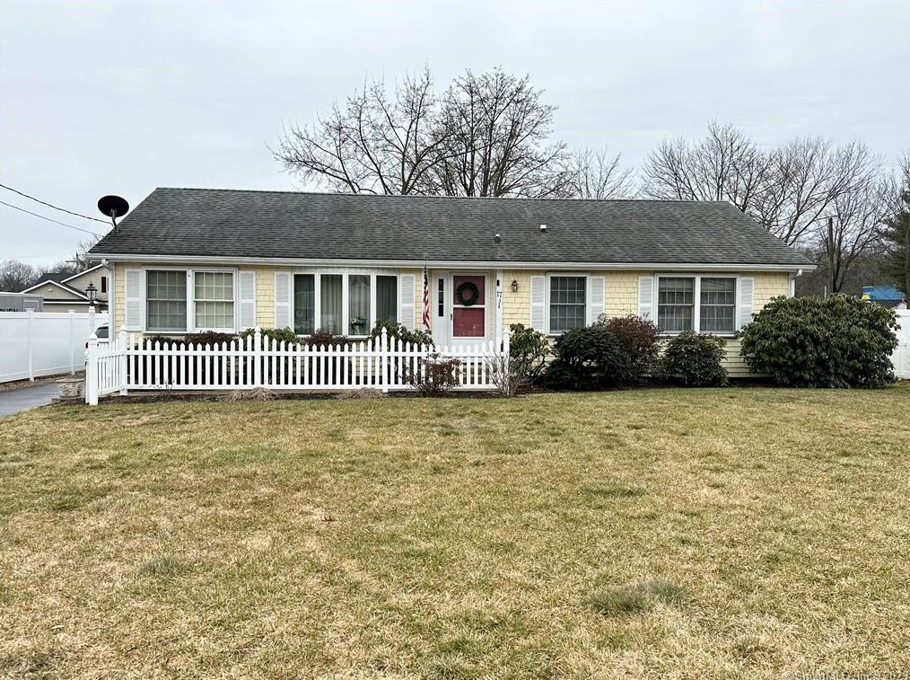17 Leslie St, Windsor Locks, CT 06096