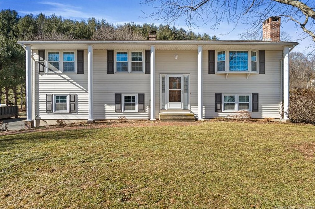 39 Sunnyside Dr, Northford, CT 06472