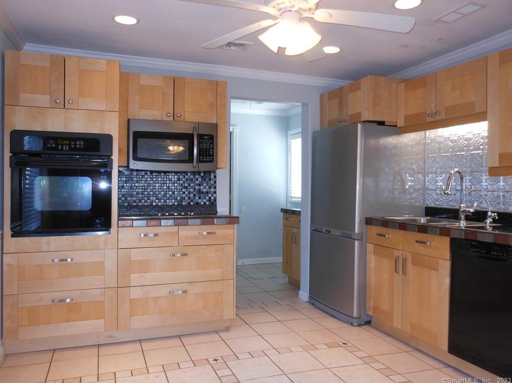73 Midway Oval, Groton, CT 06340