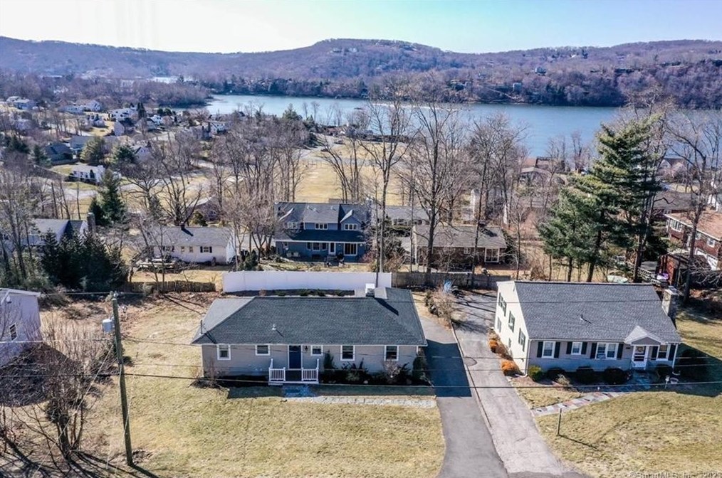 22 Skyline Dr, Brookfield Center, CT 06804