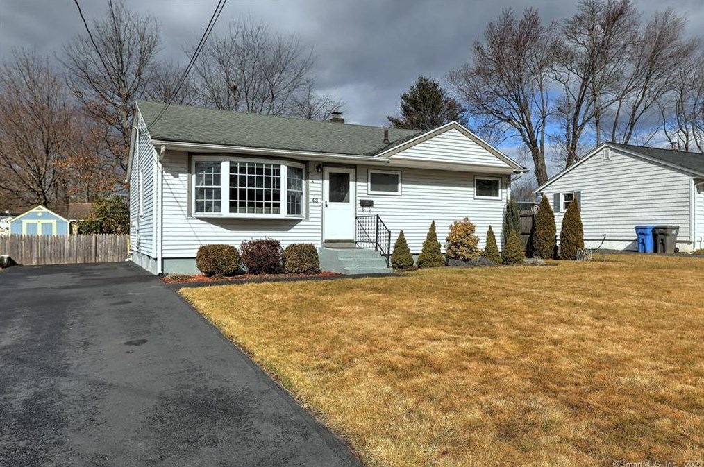 43 Aircraft Rd, New Haven, CT 06516 exterior