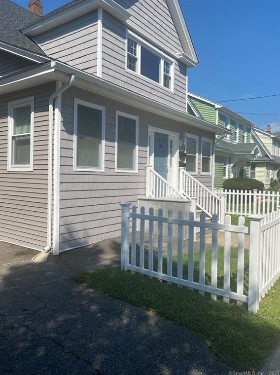 35 Barnum Ter, Stratford CT  06614-5312 exterior