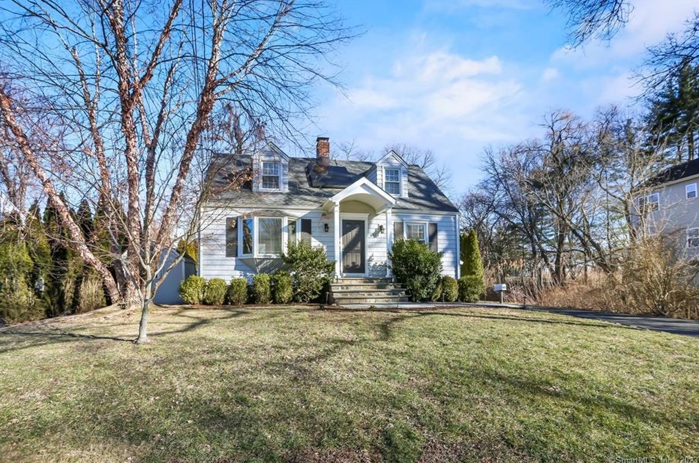 801 Pine Creek Rd, Fairfield CT  06824-6325 exterior