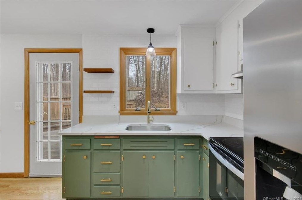 44 Walnut Dr, Hebron, CT 06248