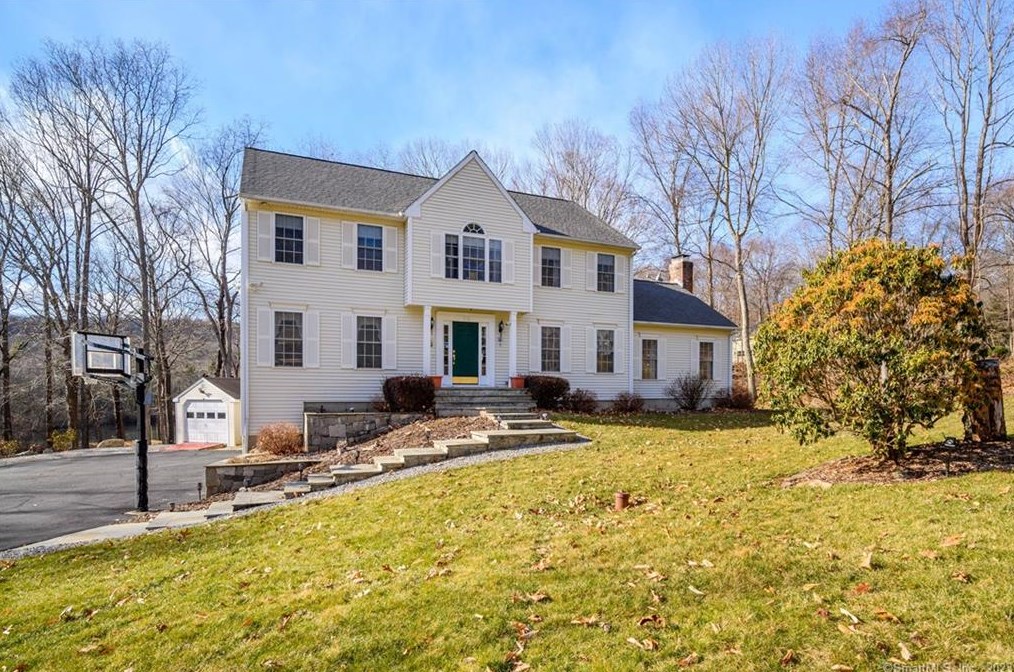 33 Pond View Dr, Southbury, CT 06488