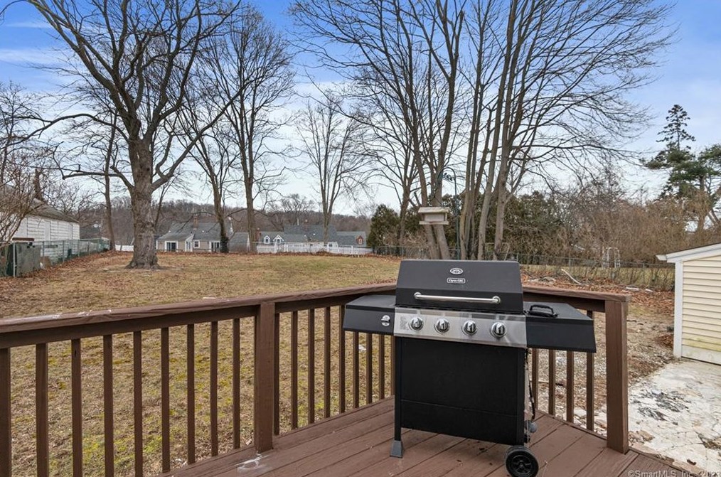 23 Foote Rd, New Haven CT  06512-2504 exterior