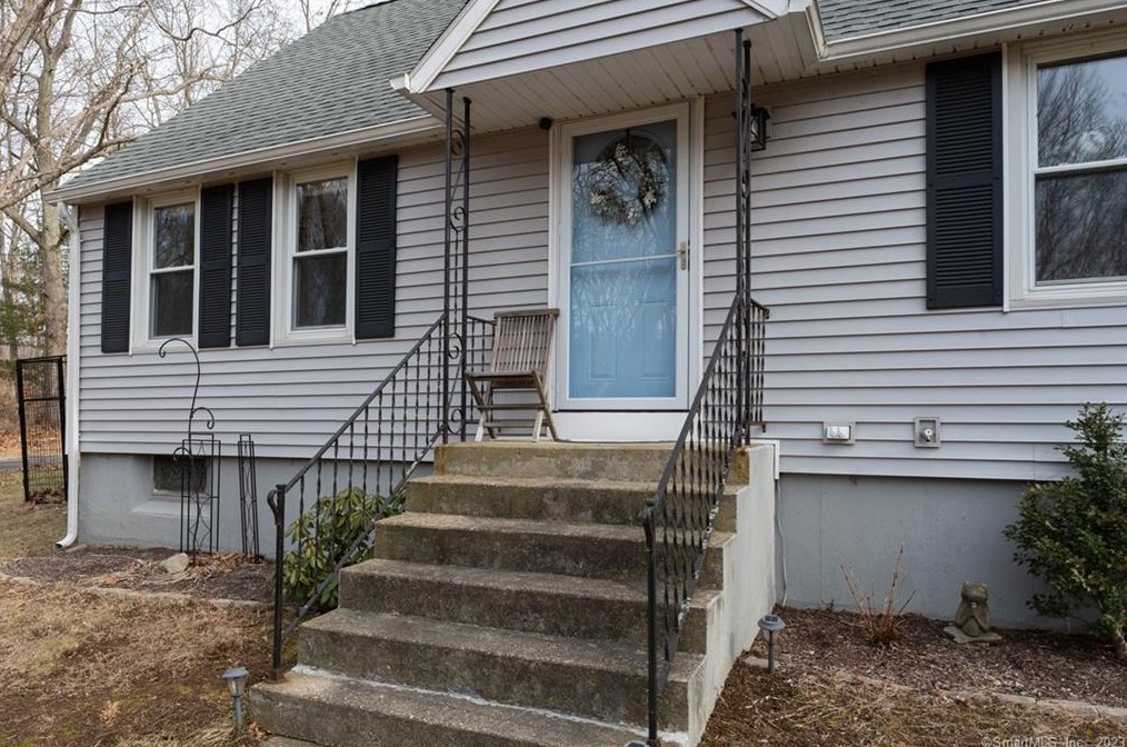 14 Church St, Lisbon, CT 06330-1410