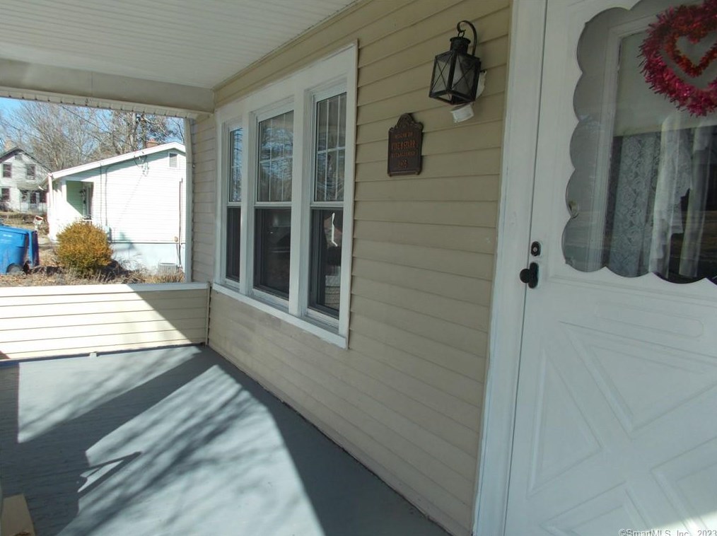 10 Lakeview St, East Hampton, CT 06424