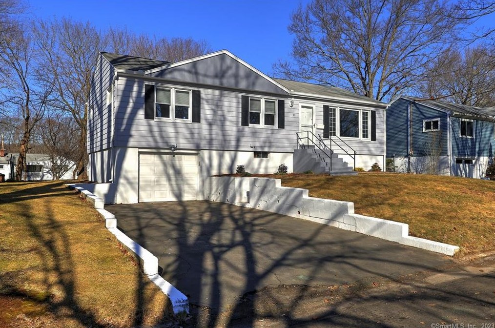 45 Ida Ln, New Haven, CT 06516 exterior