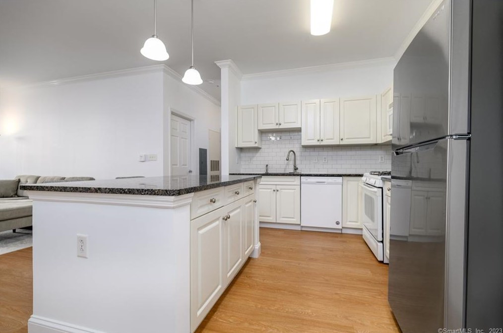 35 W Broad St #106, Stamford, CT 06902