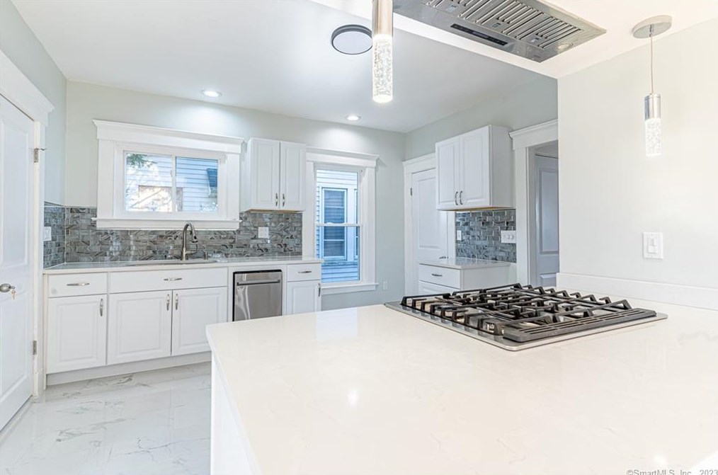 346 1st Ave, New Haven CT  06516-3812 exterior