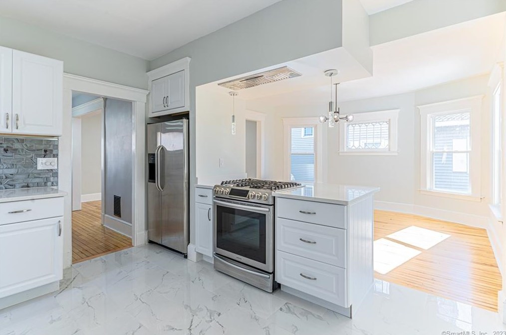 346 1st Ave, New Haven CT  06516-3812 exterior