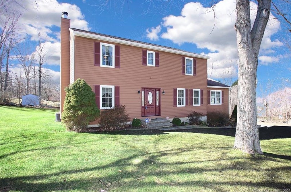 8 Old Sawmill Dr, Beacon Falls, CT 06403