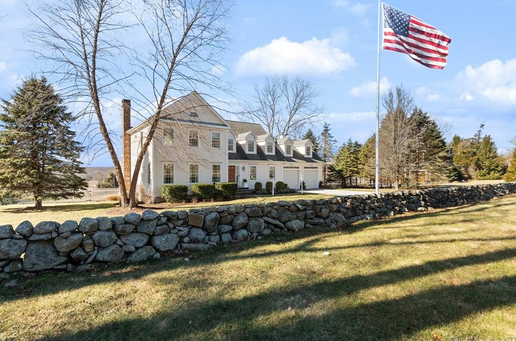 589 Groton Long Point Rd, Groton, CT 06340