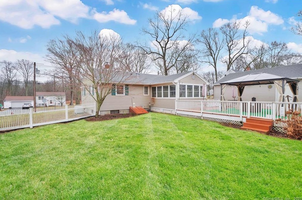 141 Yantic Ln, Norwich CT  06360-1455 exterior