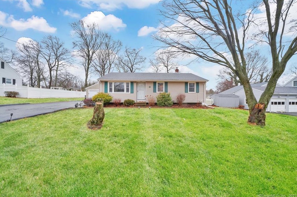 141 Yantic Ln, Norwich CT  06360-1455 exterior