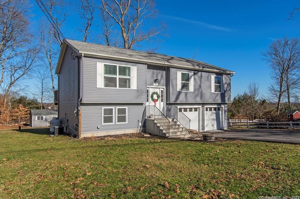65 Fielding Ter, Uncasville, CT 06382