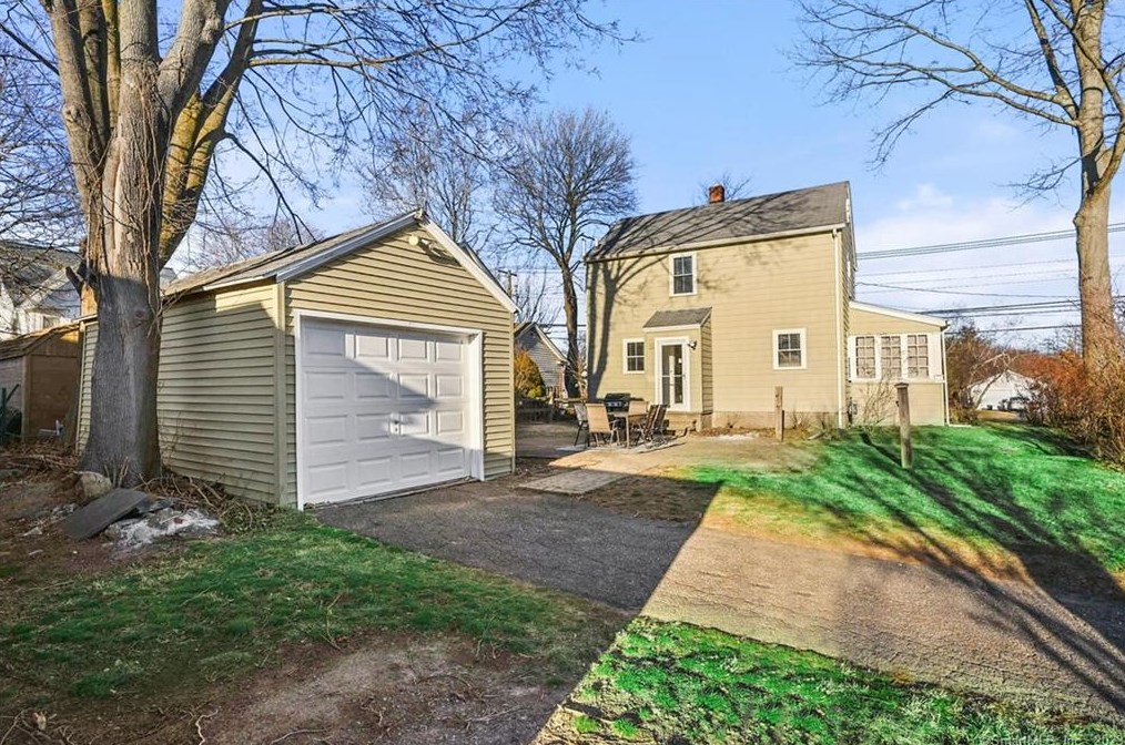 2537 Broadbridge Ave, Stratford, CT 06614