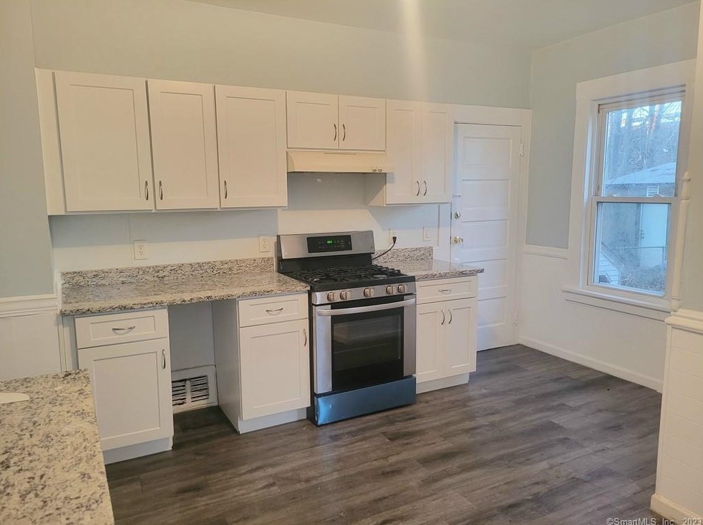 57 Smith St, Bridgeport, CT 06607