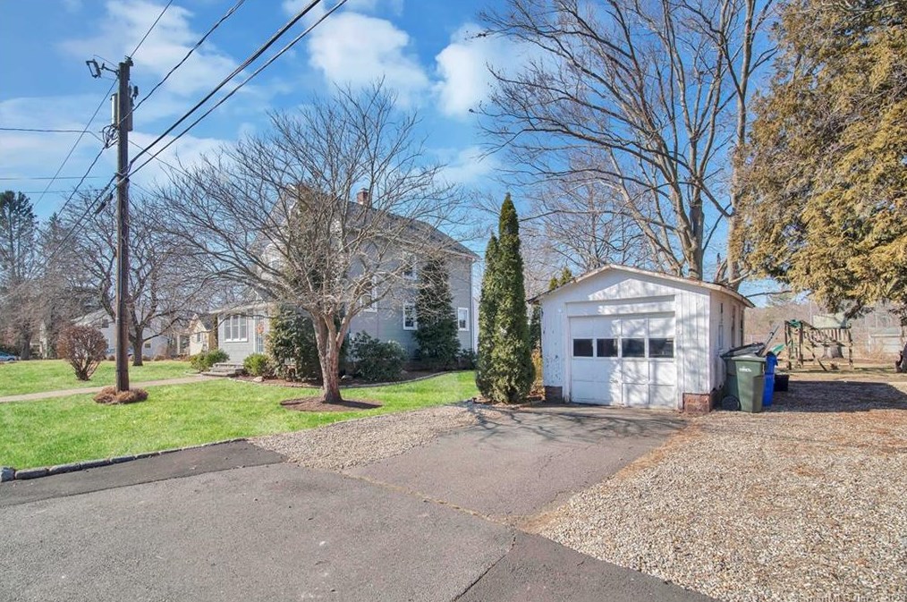 27 Eddy St, Avon, CT 06001