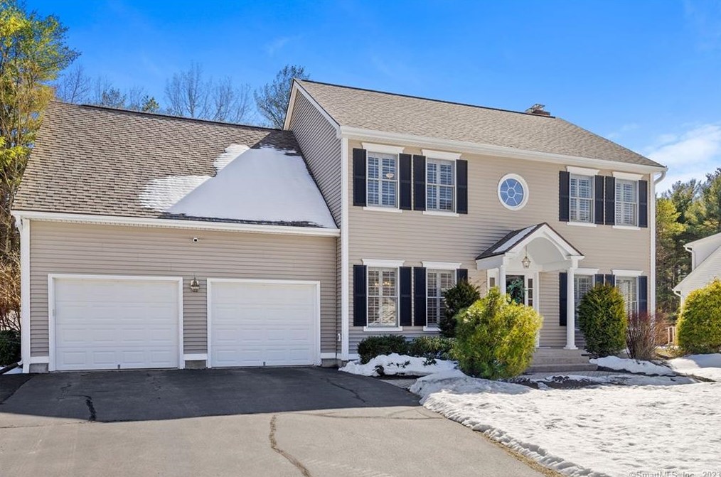 8 Winter Village Rd, Granby, CT 06035