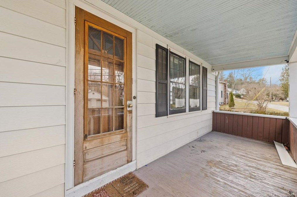 10 Gifford Ln, Yantic, CT 06389