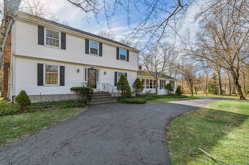 25 High Point Ln, Fairfield, CT 06824
