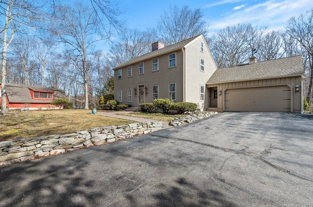49 Hemlock Dr, Deep River, CT 06419