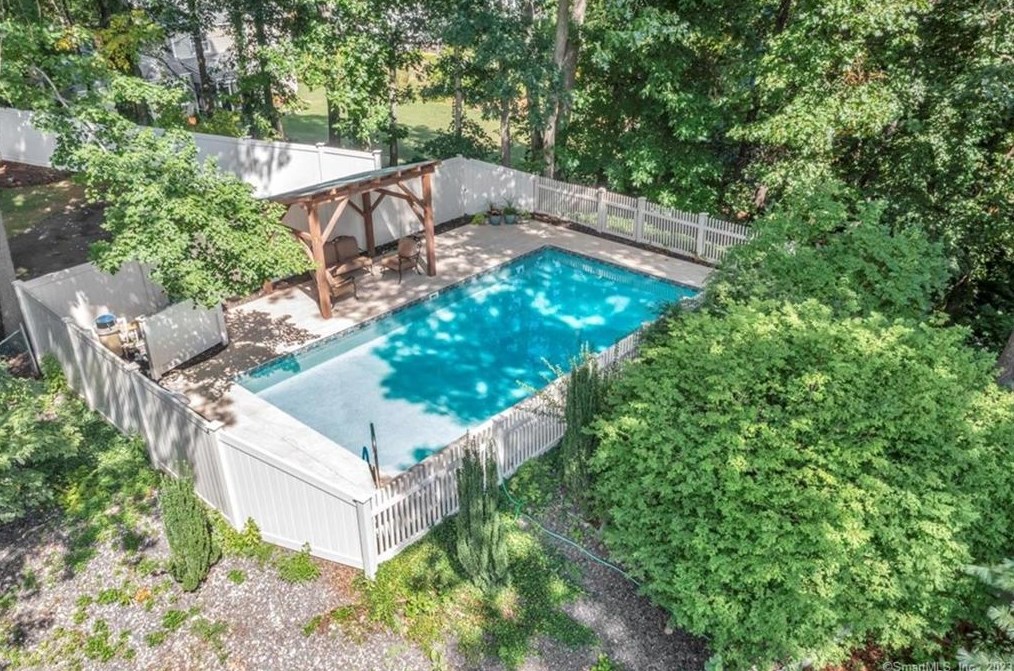 44 Knollwood Dr, Glastonbury, CT 06033