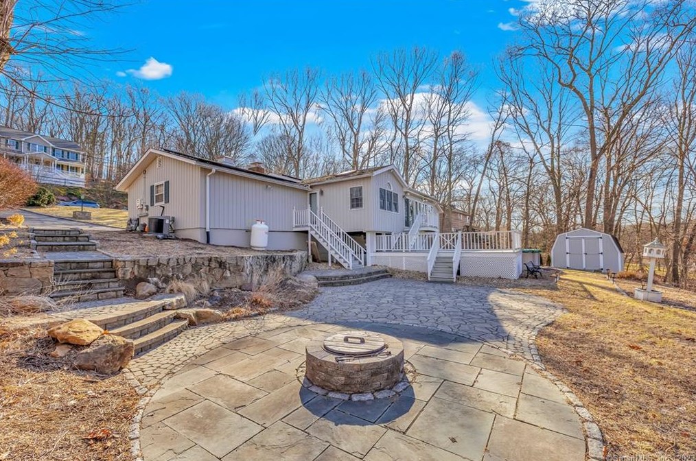 23 Treeland Rd, Huntington, CT 06484