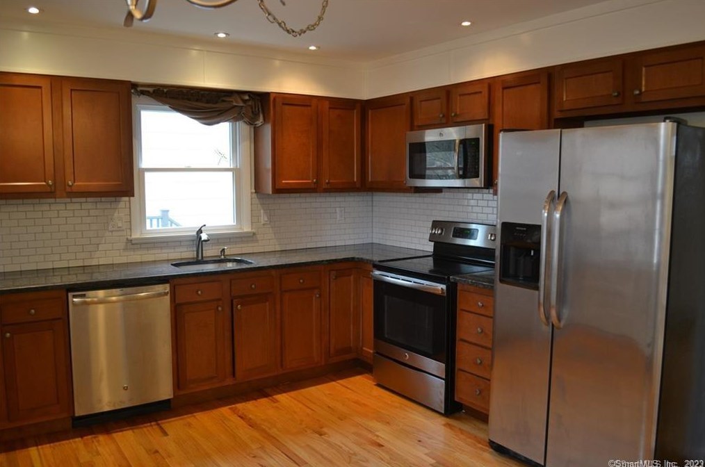 6 River St, New Canaan, CT 06840