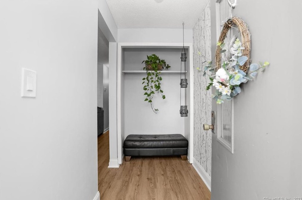 24 Happy Hollow Cir #d, Stratford, CT 06614