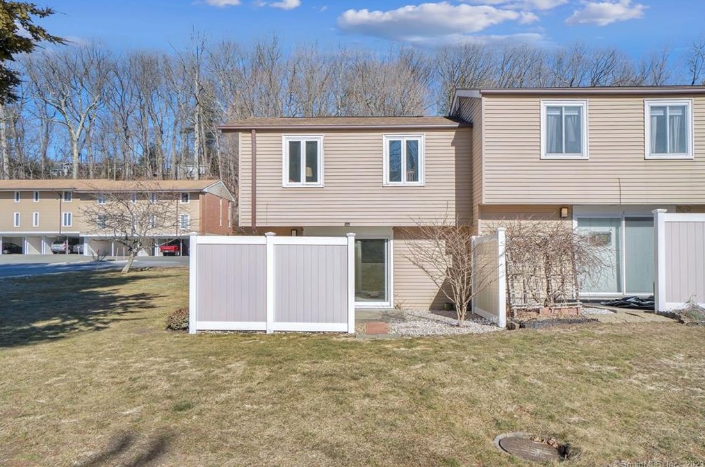 1620 Farmington Ave #8, Unionville, CT 06085