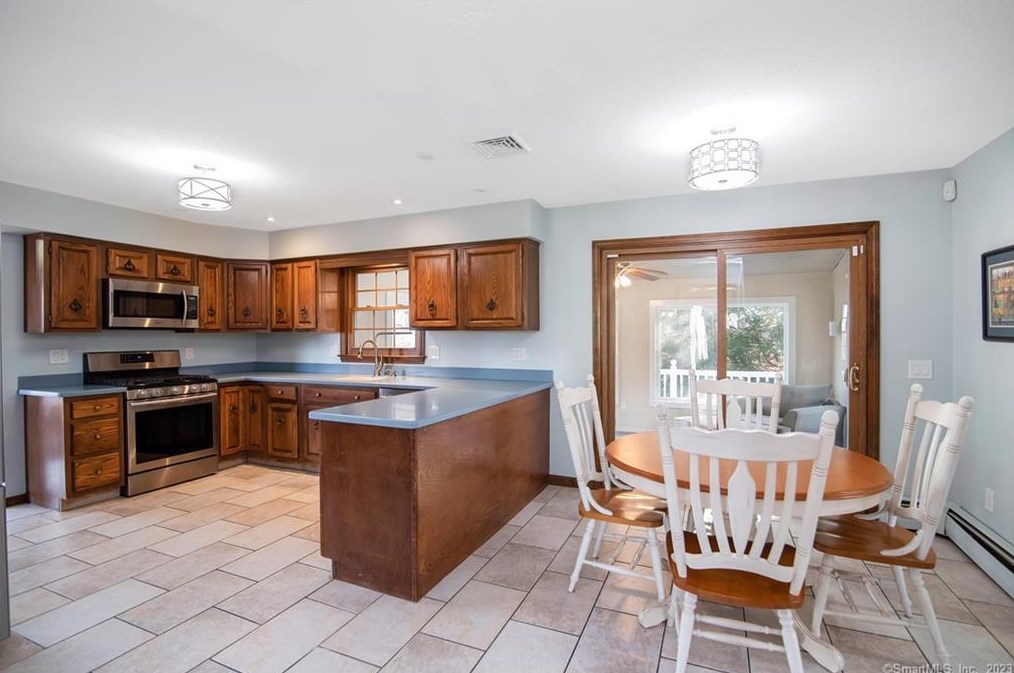 14 Cannonball Dr, Danbury, CT 06810