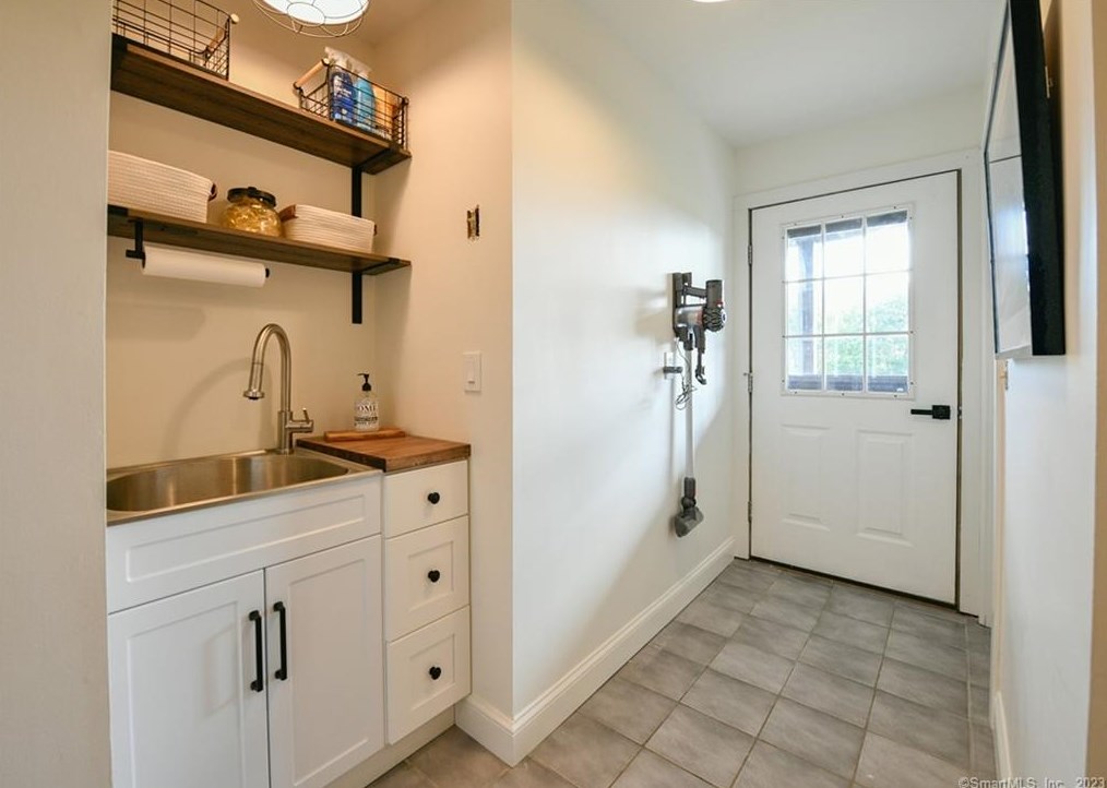 57 Bayview Cir, Watertown CT  06795-1328 exterior