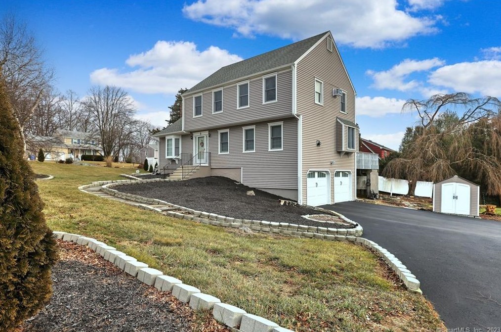 3 Spinning Wheel Rd, Upper Stepney, CT 06468