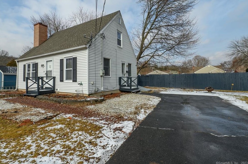 22 Maurice St, Bristol, CT 06010