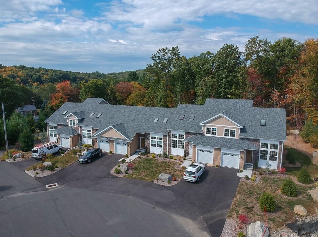 28 Gaby Ln, Union City, CT 06770-1992