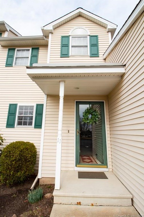 127 Burritt St #11, Plantsville, CT 06479