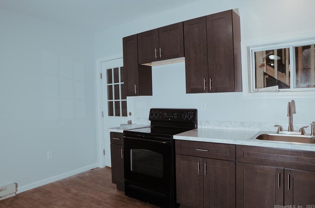 111 Murray St, Meriden CT  06450-4520 exterior