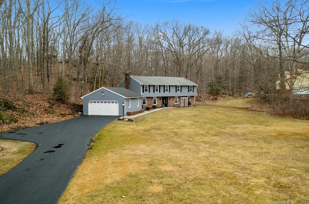 64 Ridgeview Cir, Guilford, CT 06437
