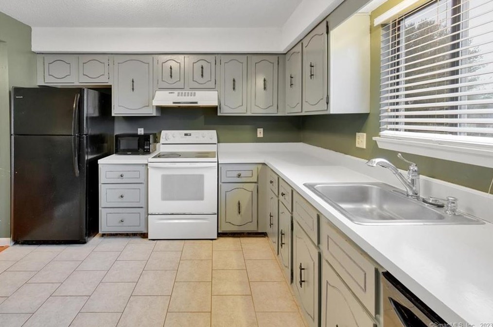 560 Yale Ave #204, Meriden, CT 06450