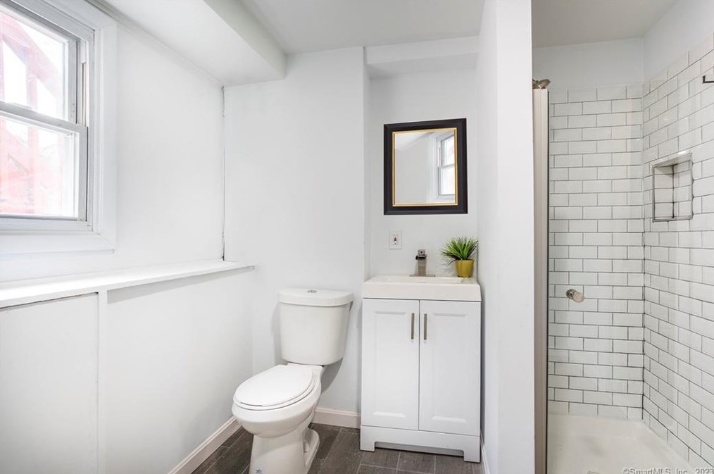 41 Brook St, Hartford CT  06108-1002 exterior